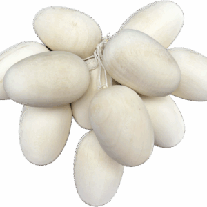 Jajka drewniane ze sznureczkami