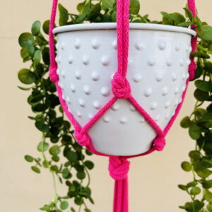 Kwietnik wiszący makrama ze sznurka boho FUKSJA