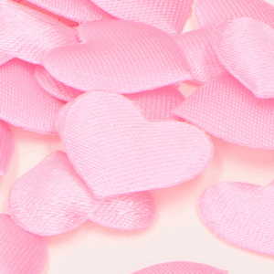 Serduszka atłasowe konfetti róż 500szt.